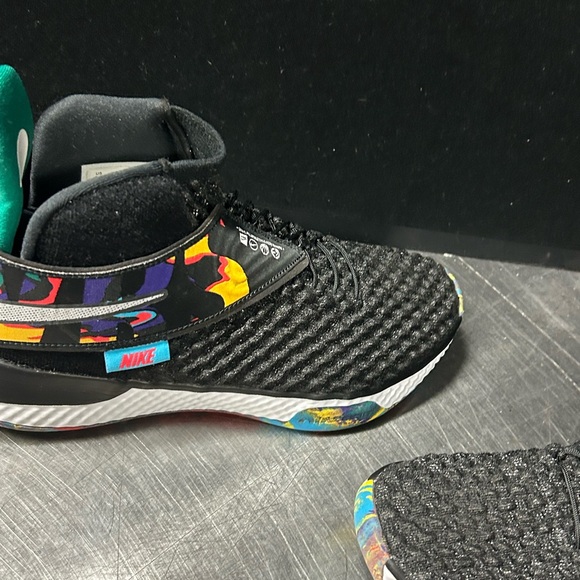 Nike Air Zoom UNVRS Size 8.5 Men - Picture 10 of 15